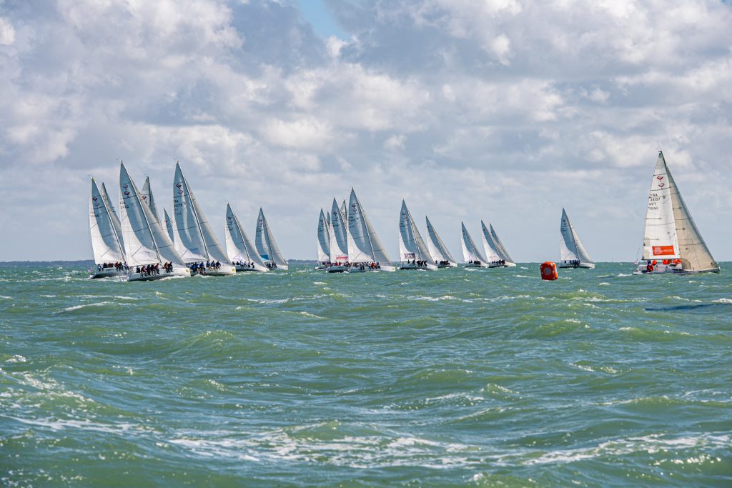 Vue générale de la frégate en mer du Challenge Voile 2025